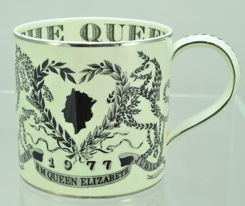 Rare Wedgwood Richard Guyatt Elizabeth II Silver Jubilee Oversize Mug 1977